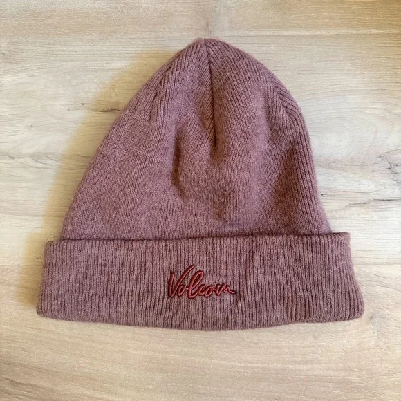 VOLCOM • Dusty Purple Beanie - Picture 1 of 5